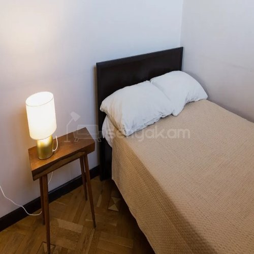 2 Սենյականոց Բնակարան Քարե Շենքում, 46քմ, 4/5 հարկ, Կոսմետիկ Վերանորոգված