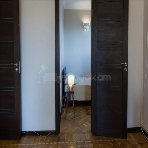 2 Սենյականոց Բնակարան Քարե Շենքում, 46քմ, 4/5 հարկ, Կոսմետիկ Վերանորոգված