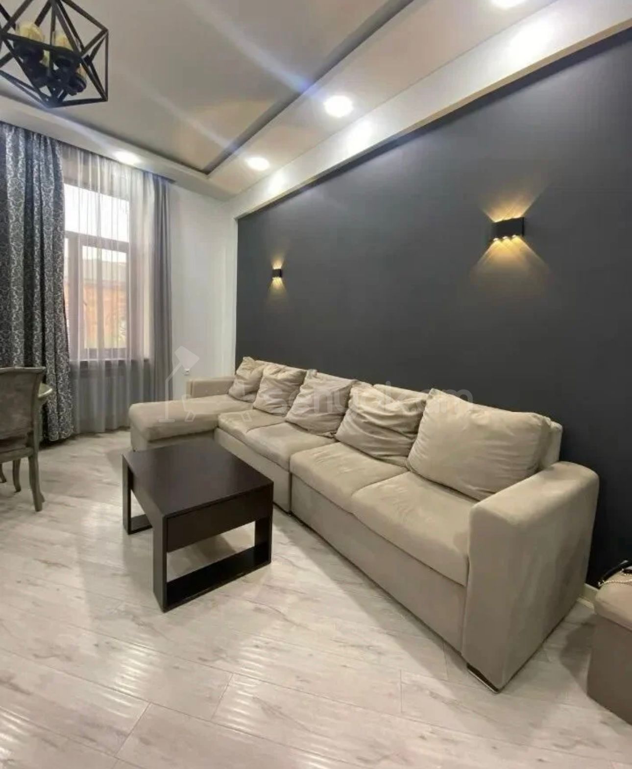 2 Սենյականոց Բնակարան Քարե Շենքում, 48քմ, 3/5 հարկ, Դիզայներական Վերանորոգված, Կահավորված