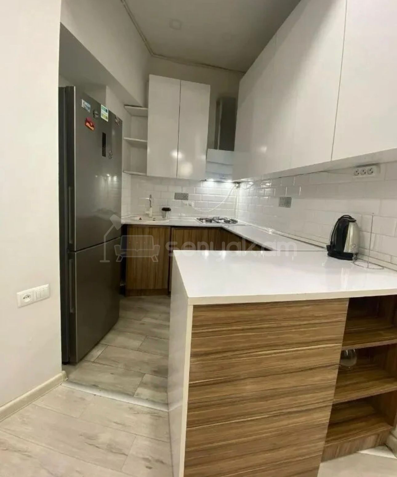 2 Սենյականոց Բնակարան Քարե Շենքում, 48քմ, 3/5 հարկ, Դիզայներական Վերանորոգված, Կահավորված