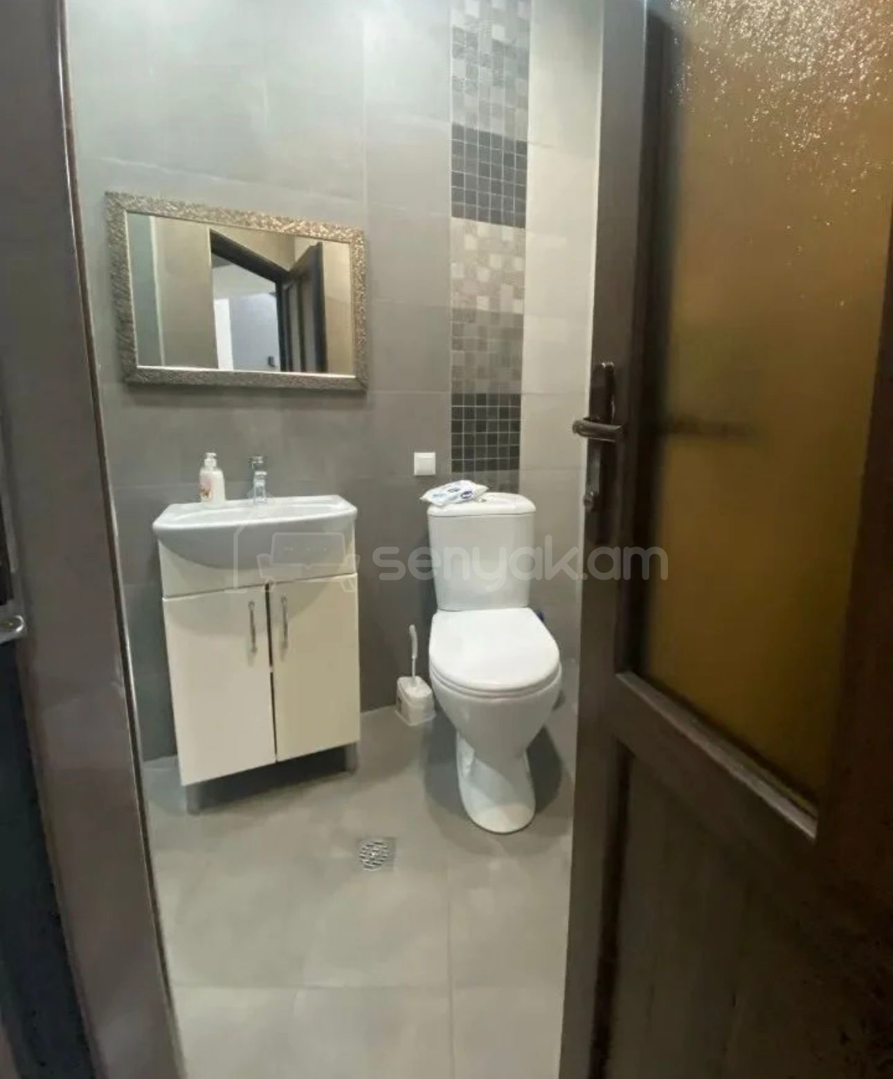 2 Սենյականոց Բնակարան Քարե Շենքում, 48քմ, 3/5 հարկ, Դիզայներական Վերանորոգված, Կահավորված