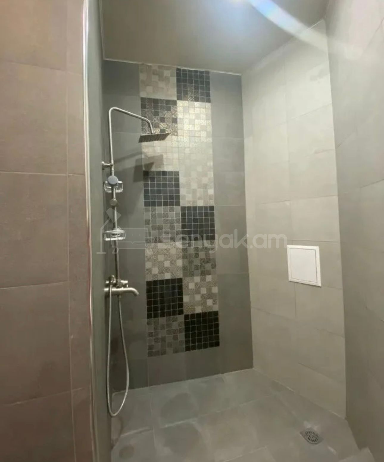 2 Սենյականոց Բնակարան Քարե Շենքում, 48քմ, 3/5 հարկ, Դիզայներական Վերանորոգված, Կահավորված