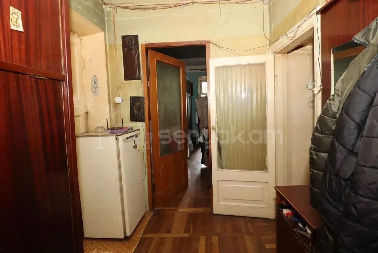 2 Սենյականոց Բնակարան Քարե Շենքում, 68քմ, 2/5 հարկ, Պետական Վիճակում