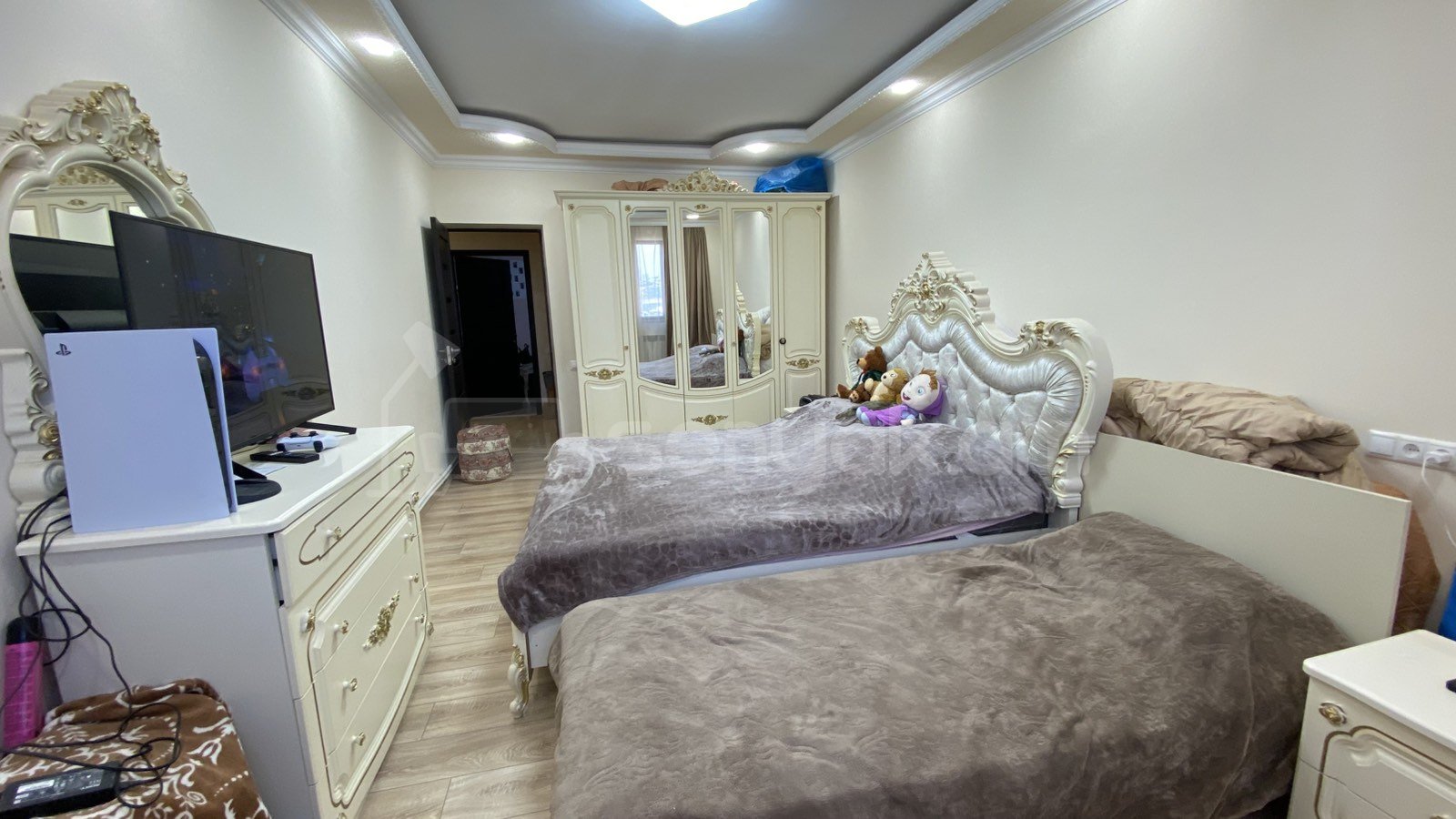 3 Սենյականոց Բնակարան Քարե Շենքում, 84քմ, 6/6 հարկ, Կապիտալ Վերանորոգված