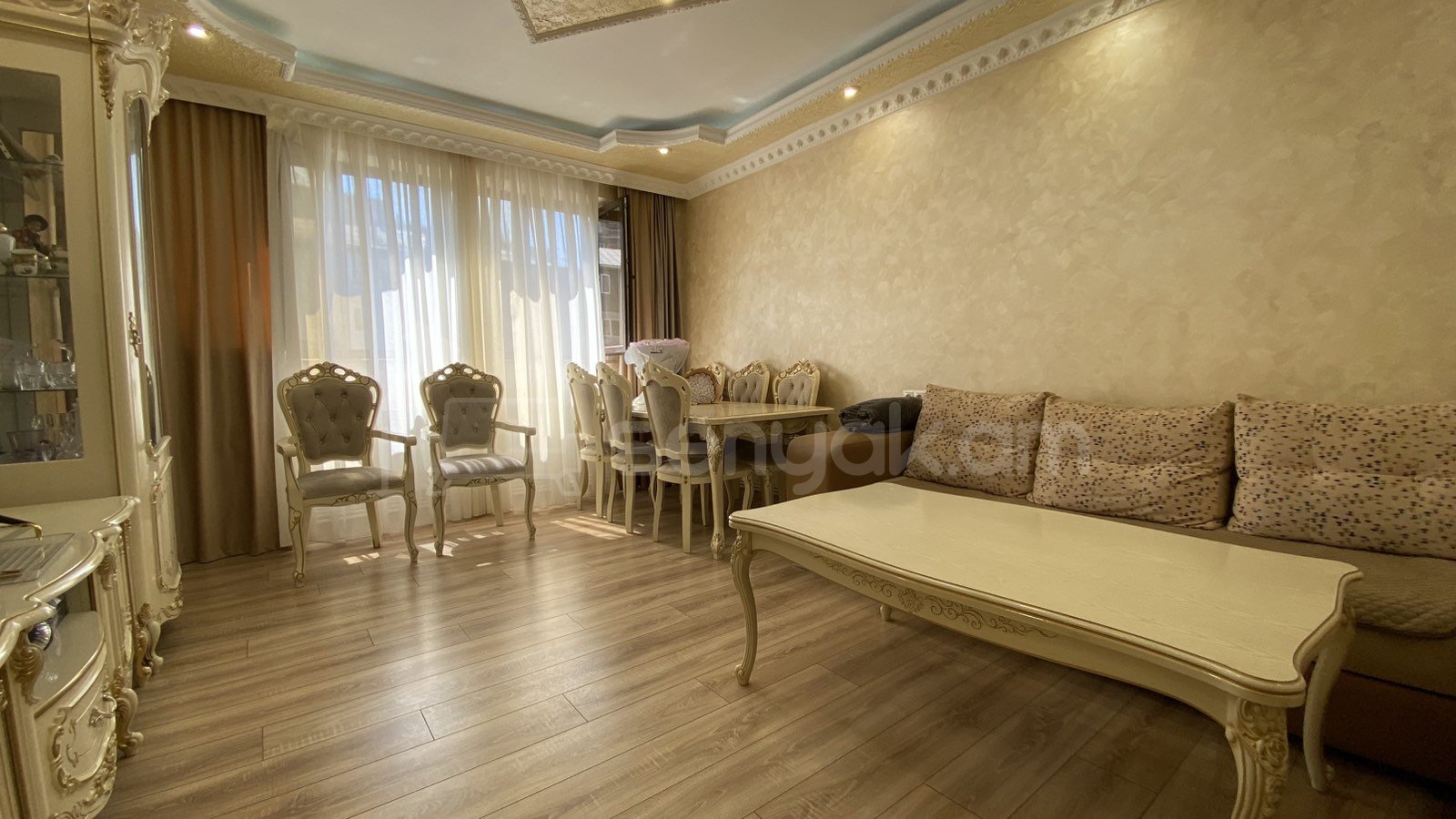 3 Սենյականոց Բնակարան Քարե Շենքում, 84քմ, 6/6 հարկ, Կապիտալ Վերանորոգված