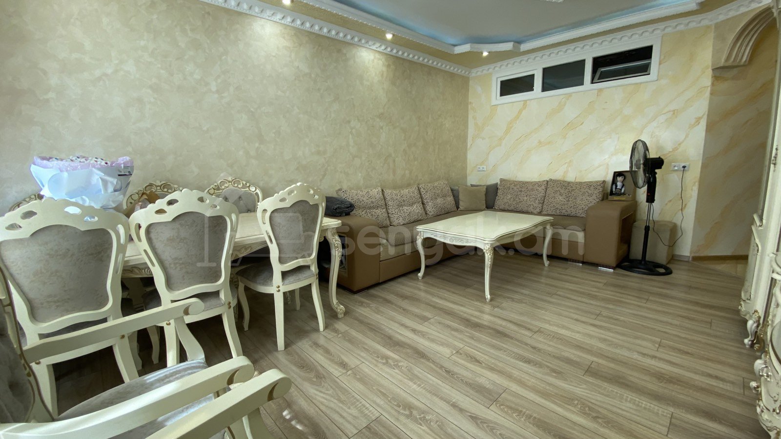 3 Սենյականոց Բնակարան Քարե Շենքում, 84քմ, 6/6 հարկ, Կապիտալ Վերանորոգված