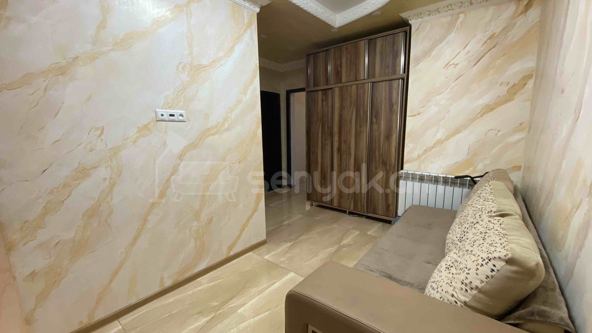 3 Սենյականոց Բնակարան Քարե Շենքում, 84քմ, 6/6 հարկ, Կապիտալ Վերանորոգված