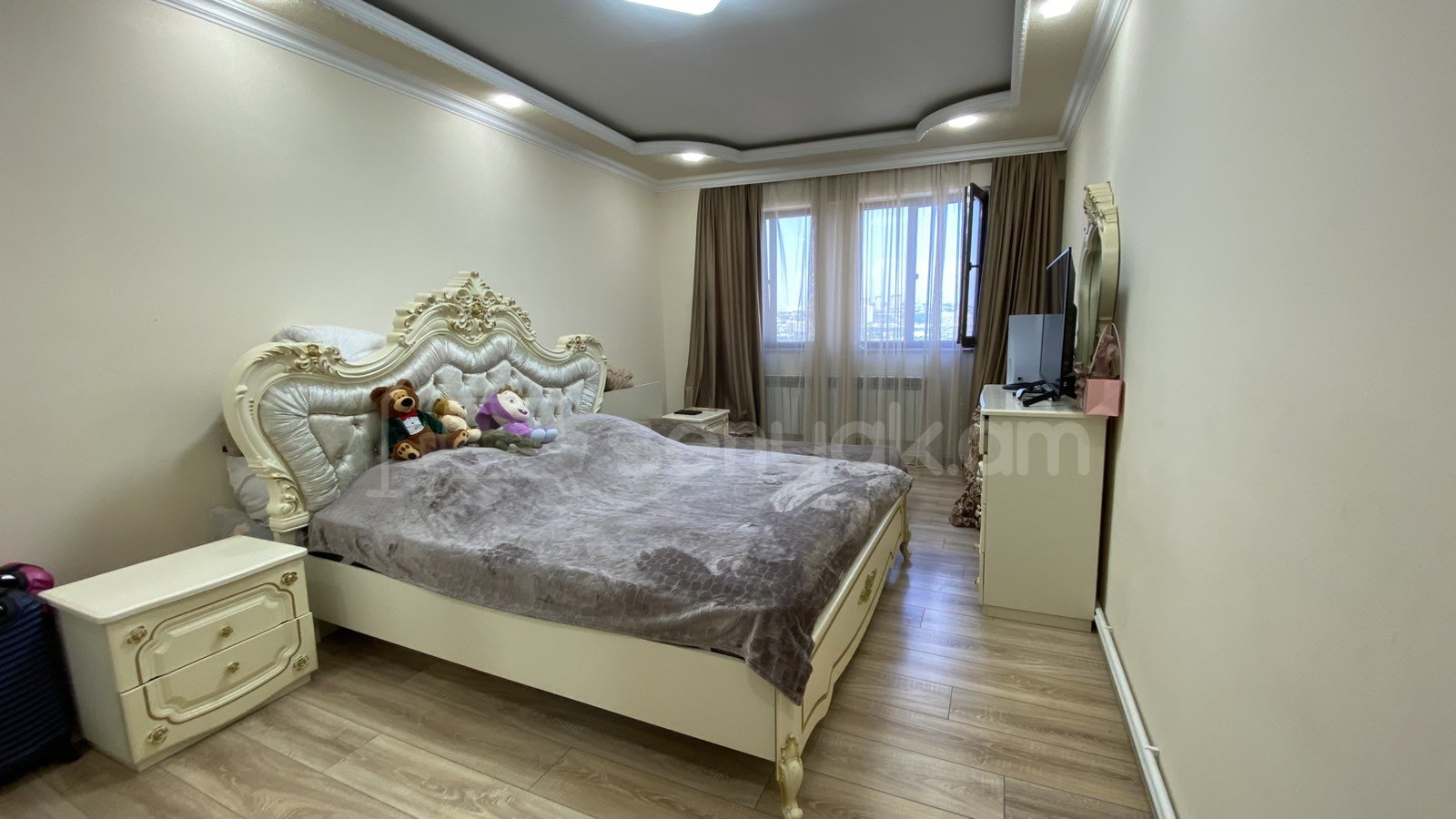 3 Սենյականոց Բնակարան Քարե Շենքում, 84քմ, 6/6 հարկ, Կապիտալ Վերանորոգված