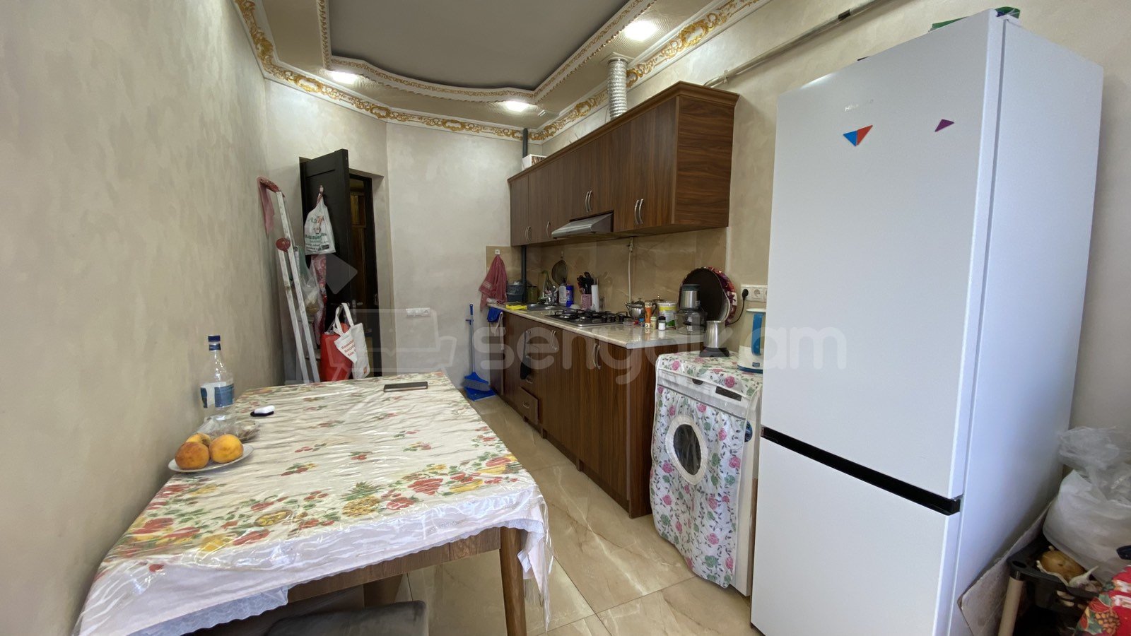 3 Սենյականոց Բնակարան Քարե Շենքում, 84քմ, 6/6 հարկ, Կապիտալ Վերանորոգված