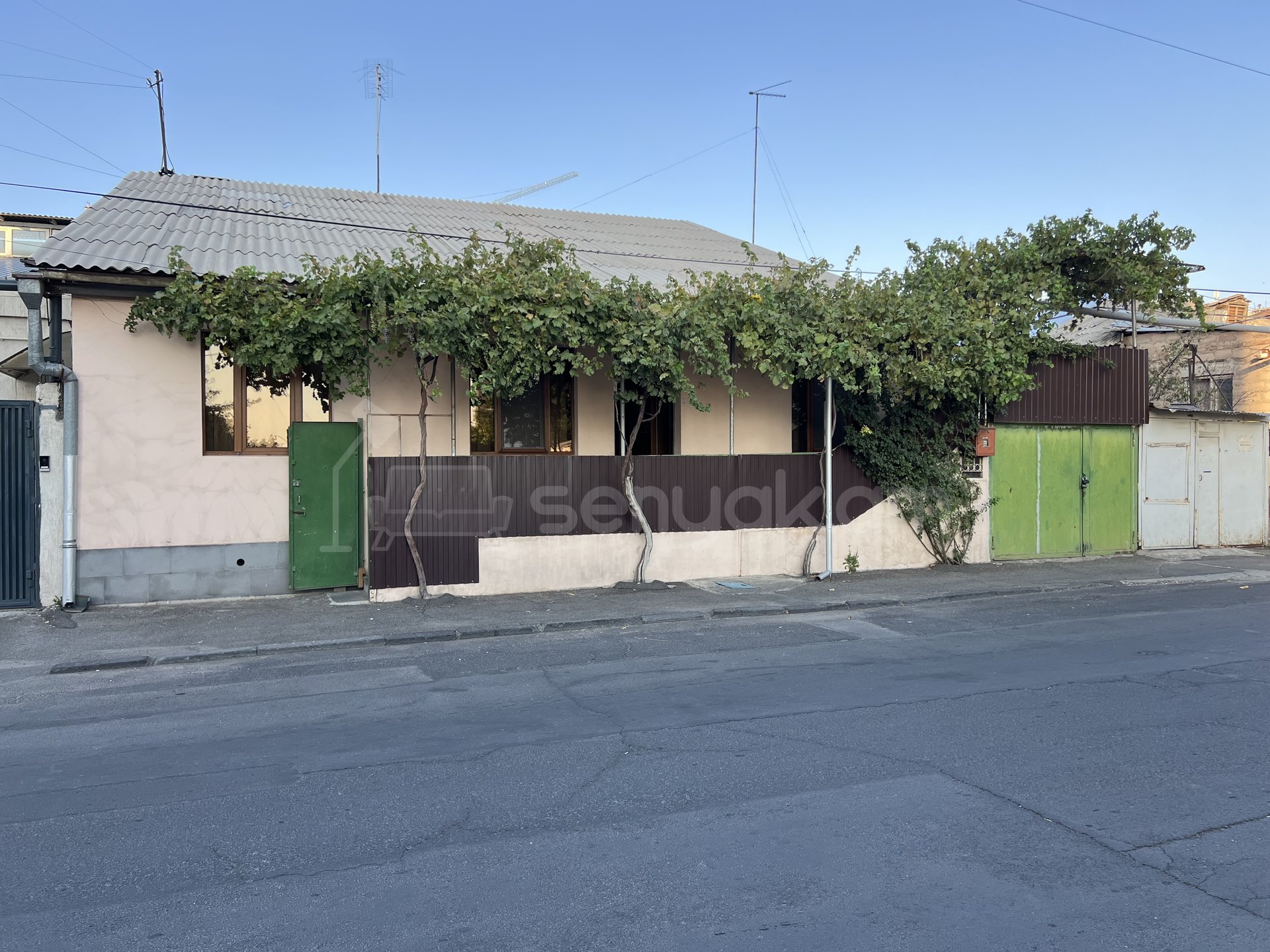 4 Սենյականոց Սեփական Տուն, 120քմ, Նորմալ Վիճակում, Կահավորված, Ավտոտնակով