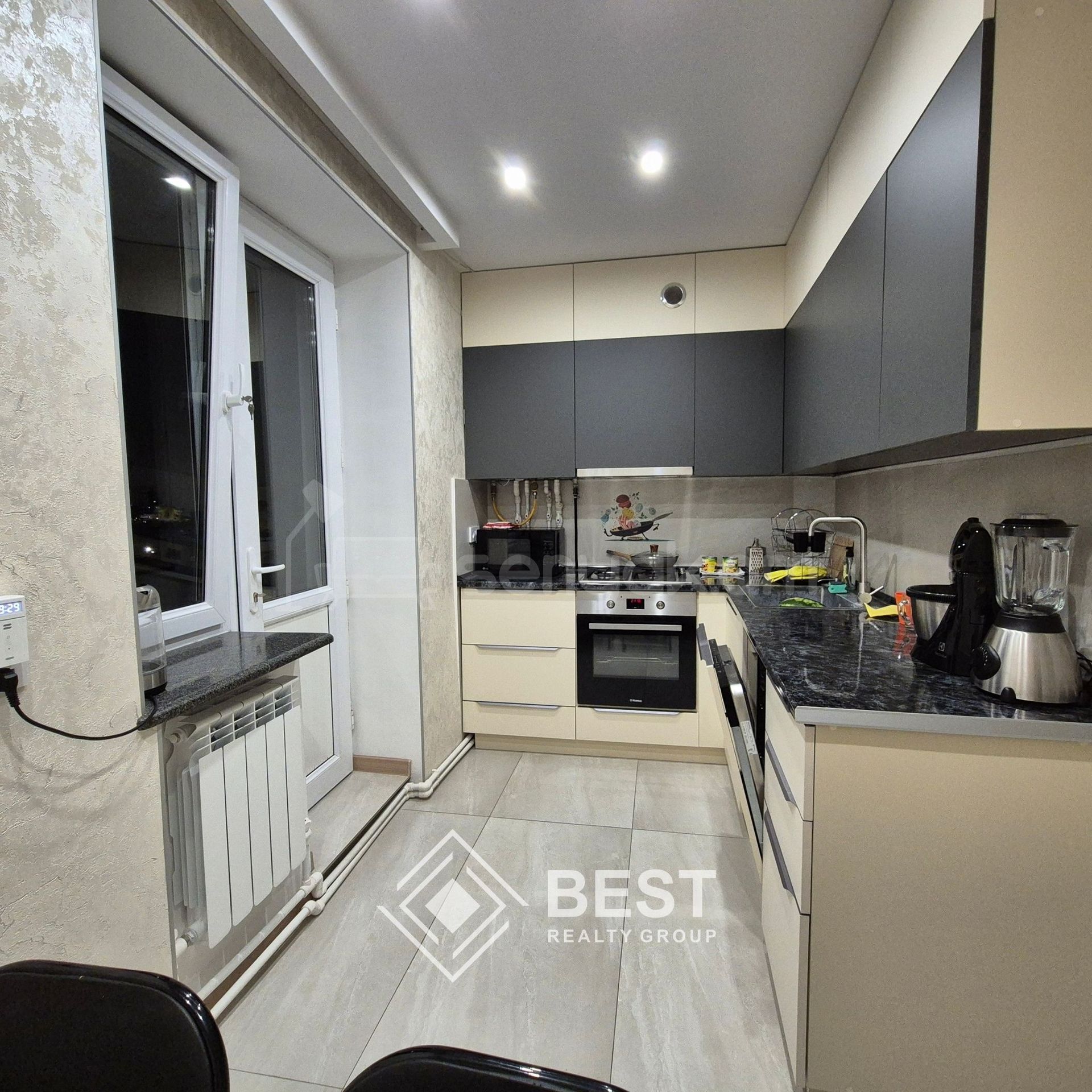 3 Սենյականոց Բնակարան Քարե Շենքում, 83քմ, 5/5 հարկ, Կապիտալ Վերանորոգված