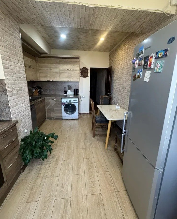 3 Սենյականոց Բնակարան, 95քմ, 4/9 հարկ, Կապիտալ Վերանորոգված