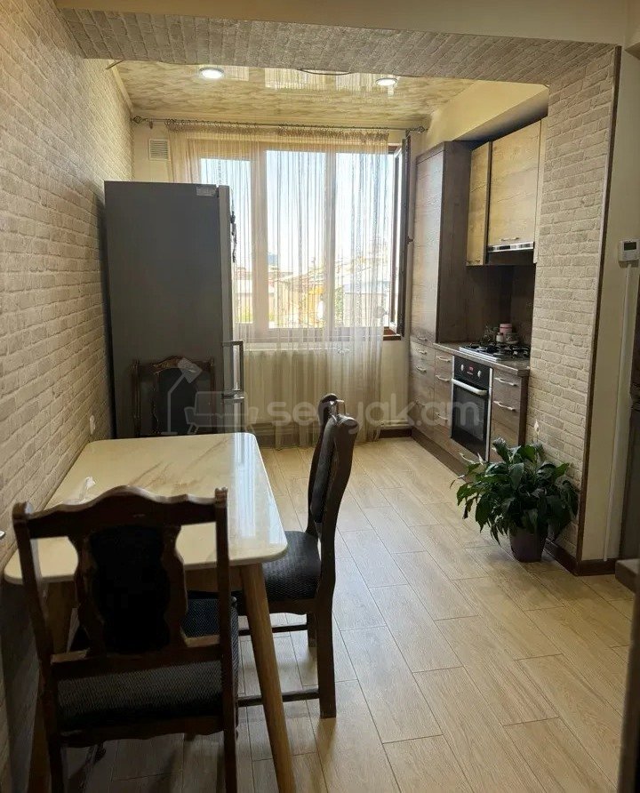 3 Սենյականոց Բնակարան, 95քմ, 4/9 հարկ, Կապիտալ Վերանորոգված