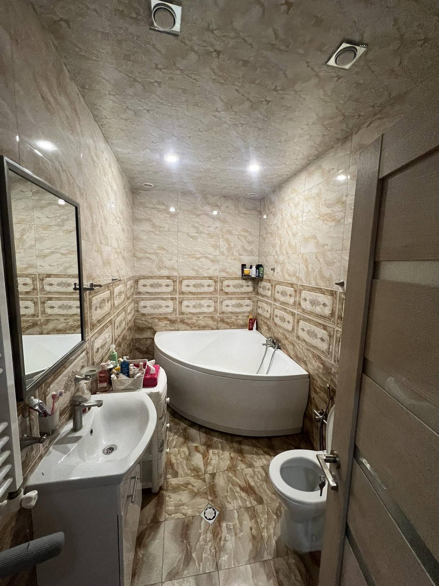 4 Սենյականոց Բնակարան Նորակառույցում, 133քմ, 10/16 հարկ, Կապիտալ Վերանորոգված