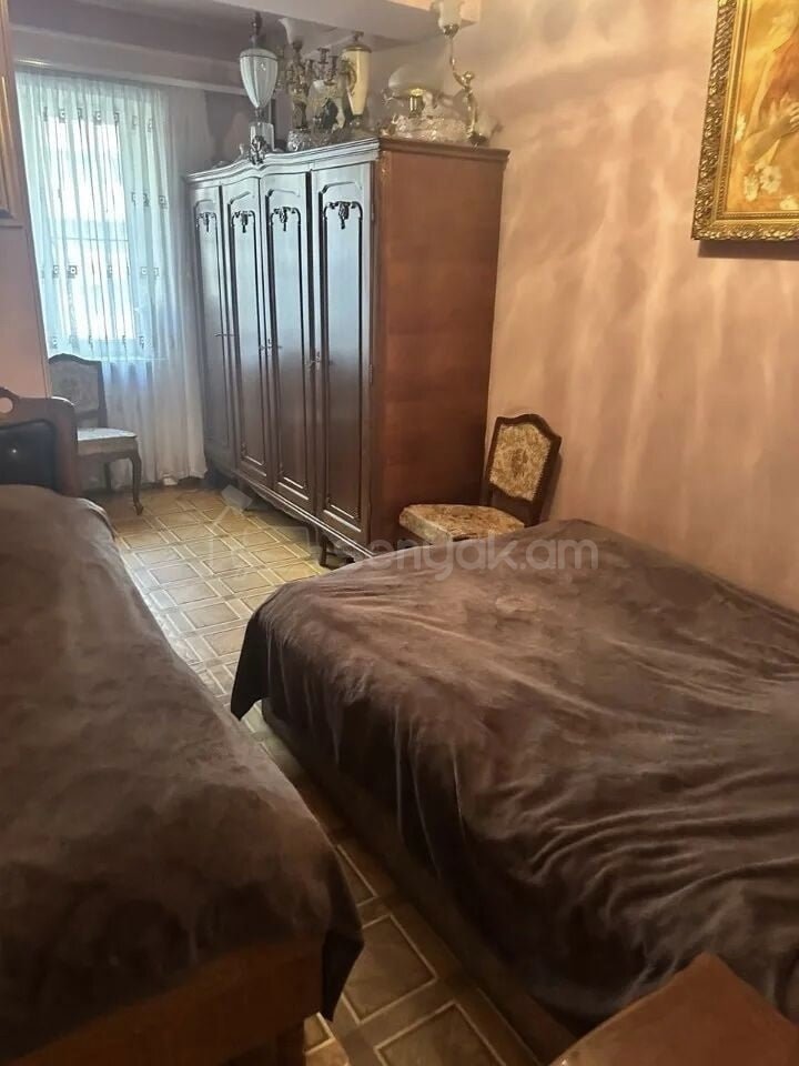 3 Սենյականոց Բնակարան Քարե Շենքում, 77քմ, 1/7 հարկ, Կապիտալ Վերանորոգված