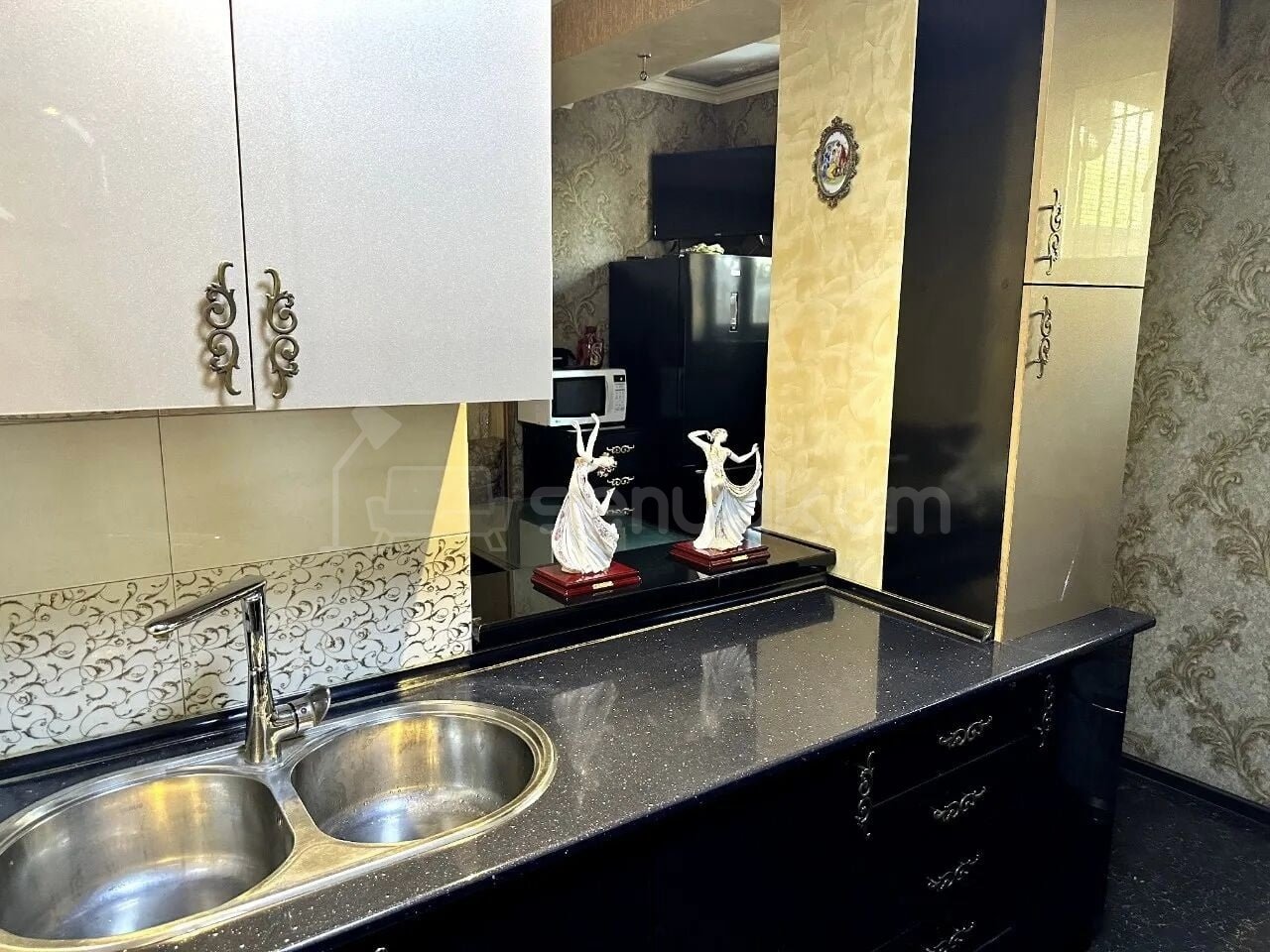 3 Սենյականոց Բնակարան Քարե Շենքում, 77քմ, 1/7 հարկ, Կապիտալ Վերանորոգված