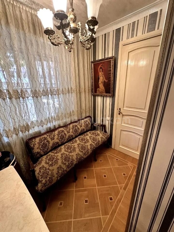 3 Սենյականոց Բնակարան Քարե Շենքում, 77քմ, 1/7 հարկ, Կապիտալ Վերանորոգված