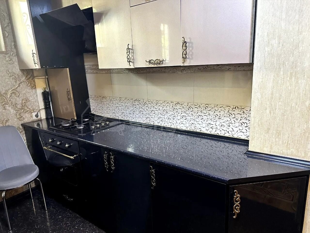 3 Սենյականոց Բնակարան Քարե Շենքում, 77քմ, 1/7 հարկ, Կապիտալ Վերանորոգված