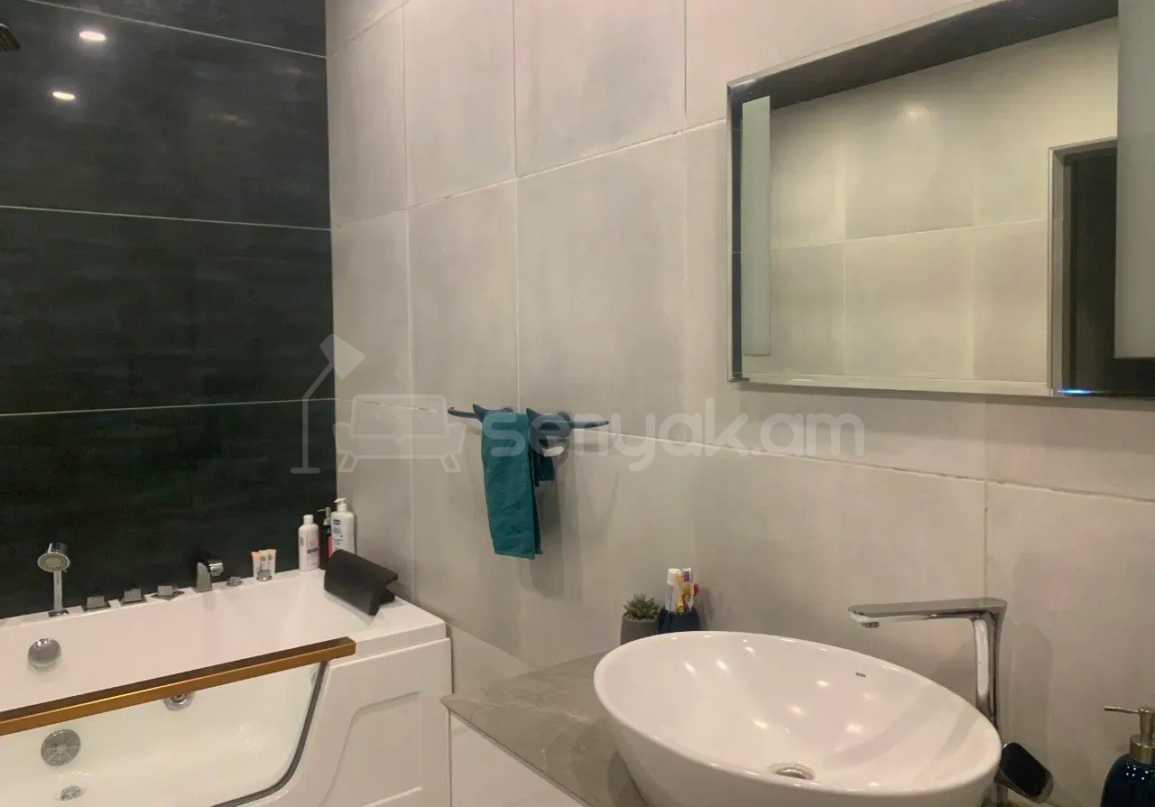 4 Սենյականոց Բնակարան Նորակառույցում, 150քմ, 15/15 հարկ, Կապիտալ Վերանորոգված