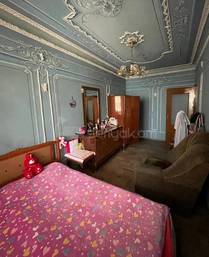 4 Սենյականոց Բնակարան Քարե Շենքում, 115քմ, 4/5 հարկ, Նորմալ Վիճակում