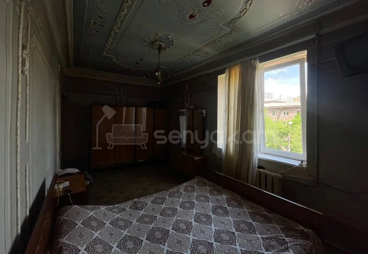 4 Սենյականոց Բնակարան Քարե Շենքում, 115քմ, 4/5 հարկ, Նորմալ Վիճակում