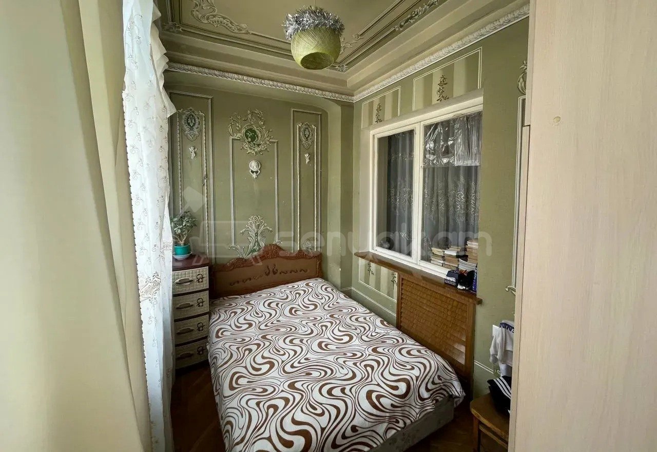 4 Սենյականոց Բնակարան Քարե Շենքում, 115քմ, 4/5 հարկ, Նորմալ Վիճակում