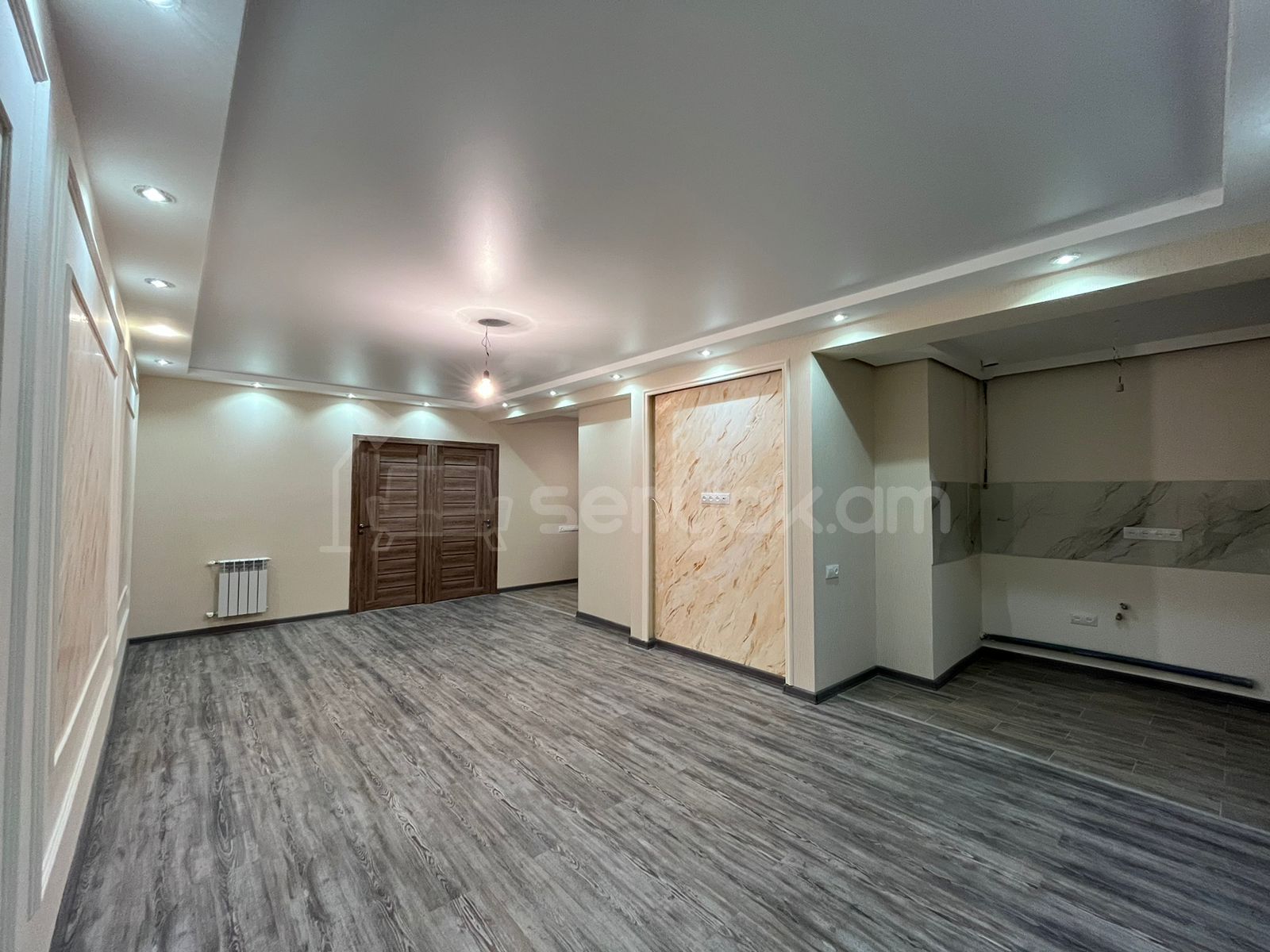 3 Սենյականոց Բնակարան Քարե Շենքում, 71քմ, 5/5 հարկ, Կապիտալ Վերանորոգված