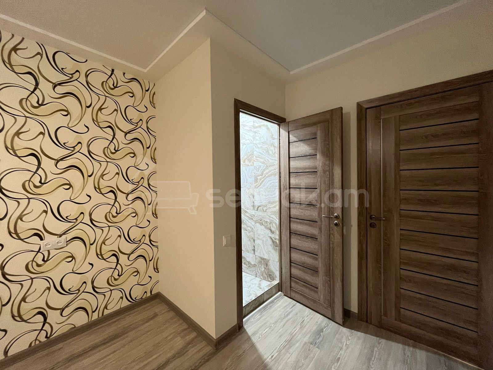 3 Սենյականոց Բնակարան Քարե Շենքում, 71քմ, 5/5 հարկ, Կապիտալ Վերանորոգված