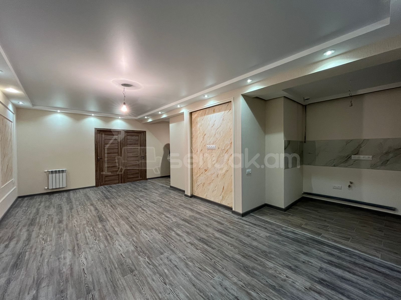 3 Սենյականոց Բնակարան Քարե Շենքում, 71քմ, 5/5 հարկ, Կապիտալ Վերանորոգված