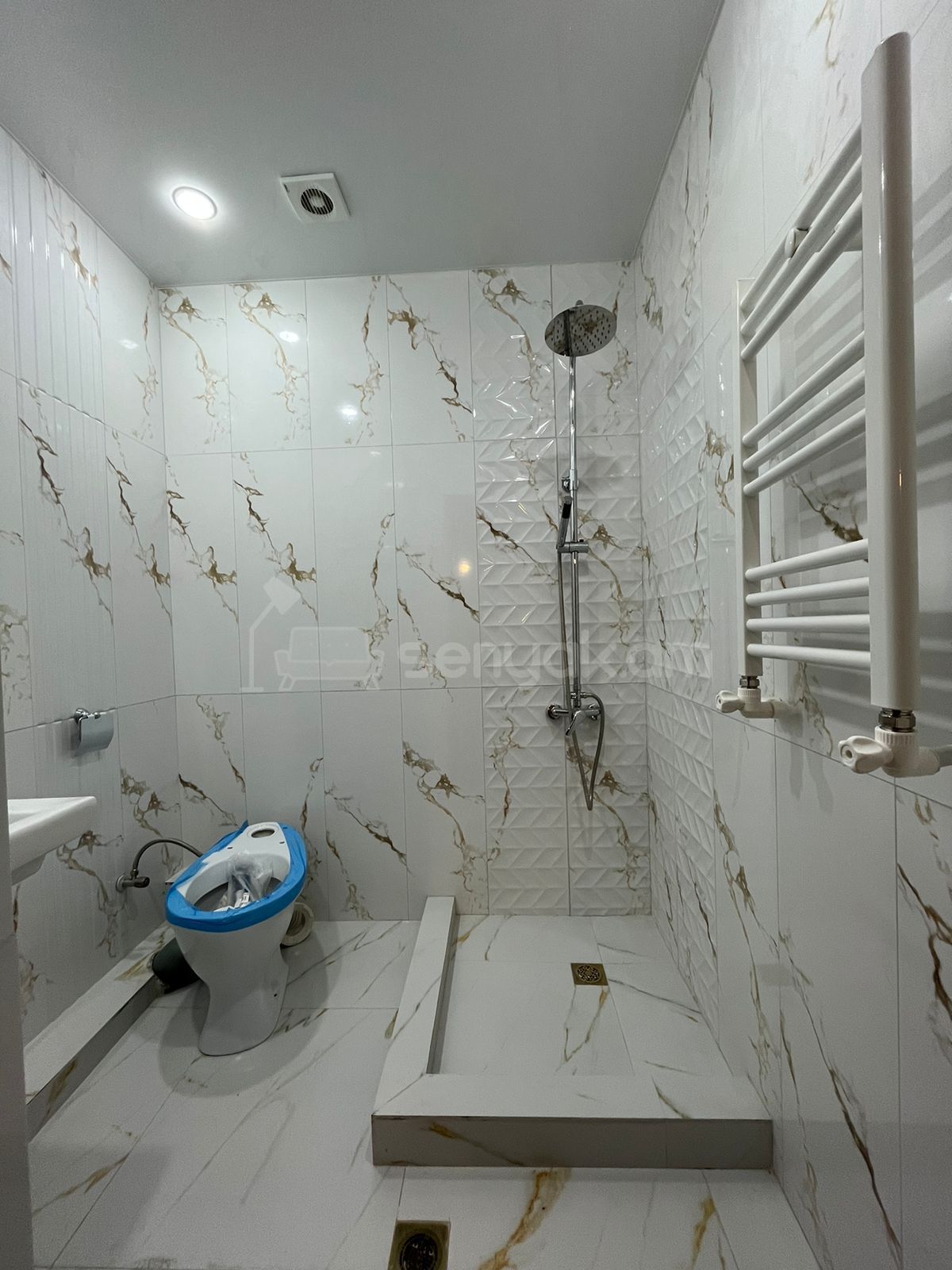 3 Սենյականոց Բնակարան Քարե Շենքում, 71քմ, 5/5 հարկ, Կապիտալ Վերանորոգված