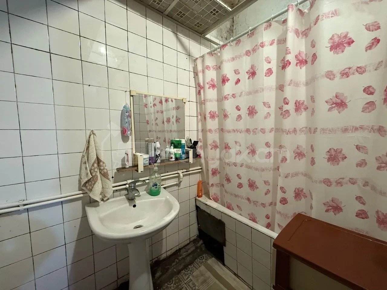 3 Սենյականոց Բնակարան Քարե Շենքում, 70քմ, 3/5 հարկ, Պետական Վիճակում