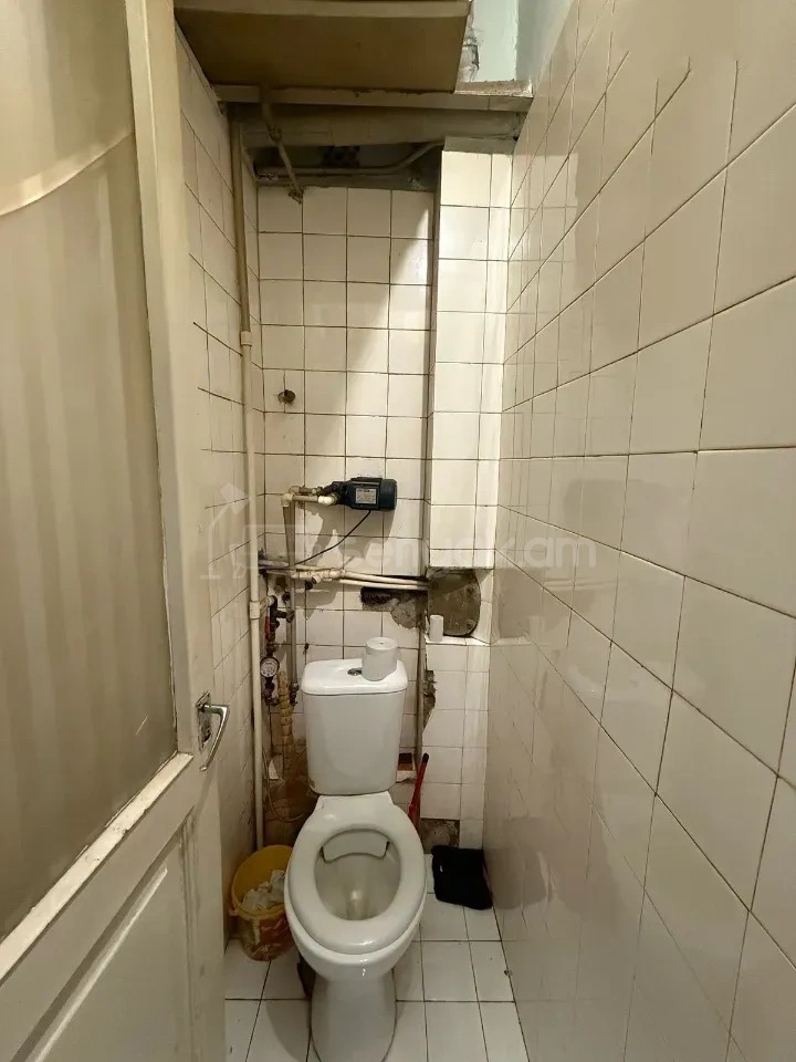 3 Սենյականոց Բնակարան Քարե Շենքում, 70քմ, 3/5 հարկ, Պետական Վիճակում