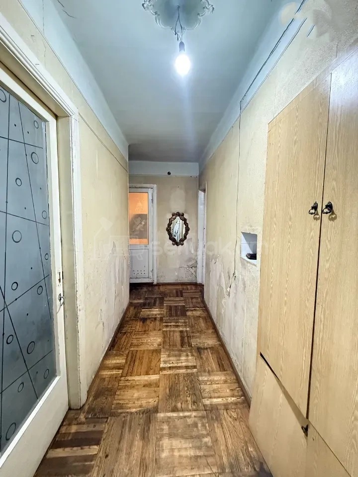 3 Սենյականոց Բնակարան Քարե Շենքում, 70քմ, 3/5 հարկ, Պետական Վիճակում