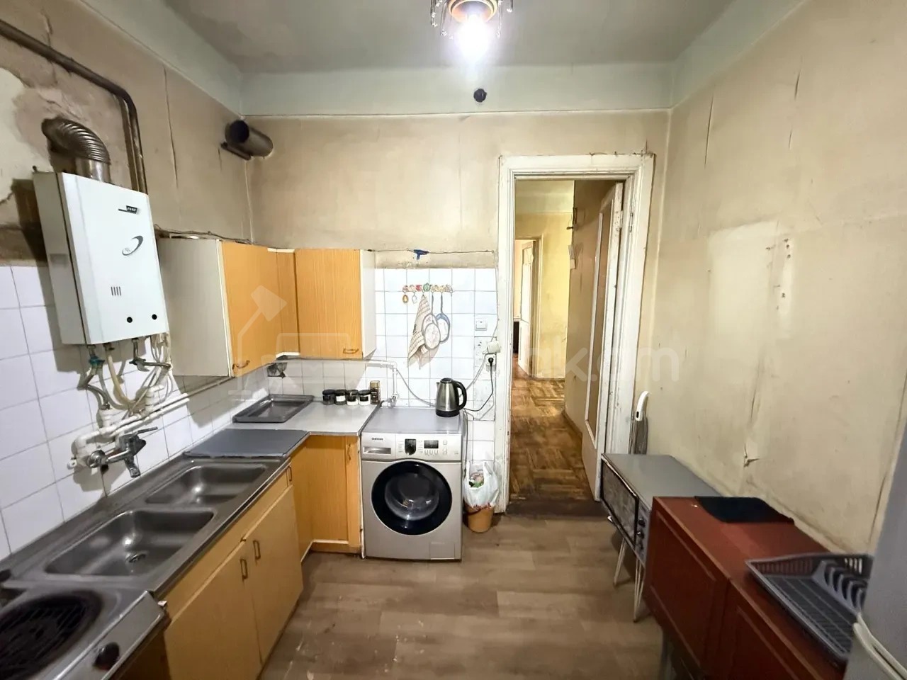 3 Սենյականոց Բնակարան Քարե Շենքում, 70քմ, 3/5 հարկ, Պետական Վիճակում