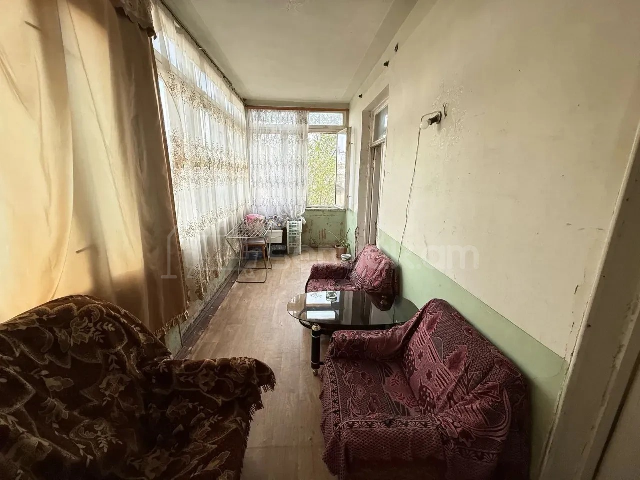 3 Սենյականոց Բնակարան Քարե Շենքում, 70քմ, 3/5 հարկ, Պետական Վիճակում