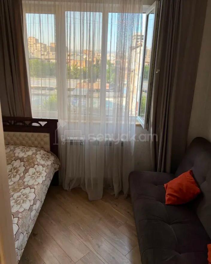 3 Սենյականոց Բնակարան Քարե Շենքում, 59քմ, 4/5 հարկ, Կապիտալ Վերանորոգված