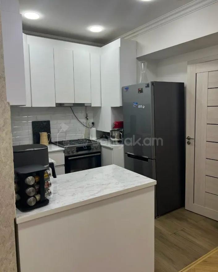 3 Սենյականոց Բնակարան Քարե Շենքում, 59քմ, 4/5 հարկ, Կապիտալ Վերանորոգված