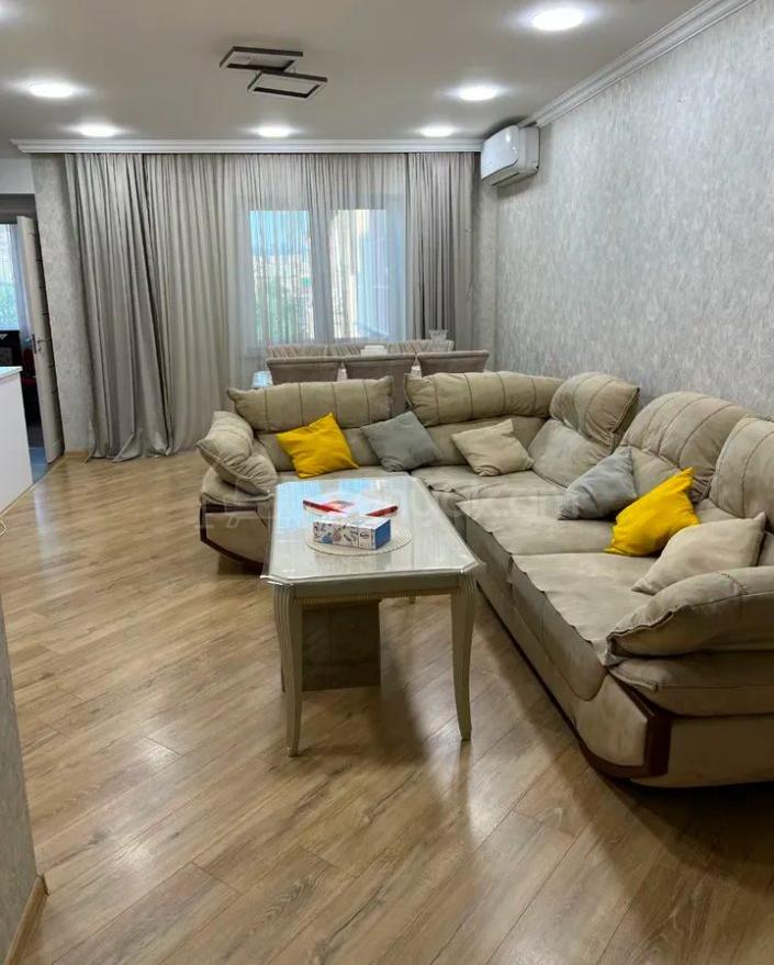 3 Սենյականոց Բնակարան Քարե Շենքում, 59քմ, 4/5 հարկ, Կապիտալ Վերանորոգված