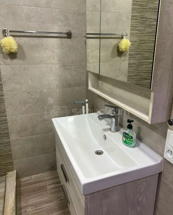 3 Սենյականոց Բնակարան Քարե Շենքում, 59քմ, 4/5 հարկ, Կապիտալ Վերանորոգված