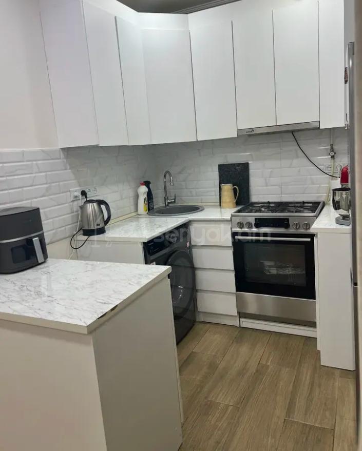 3 Սենյականոց Բնակարան Քարե Շենքում, 59քմ, 4/5 հարկ, Կապիտալ Վերանորոգված