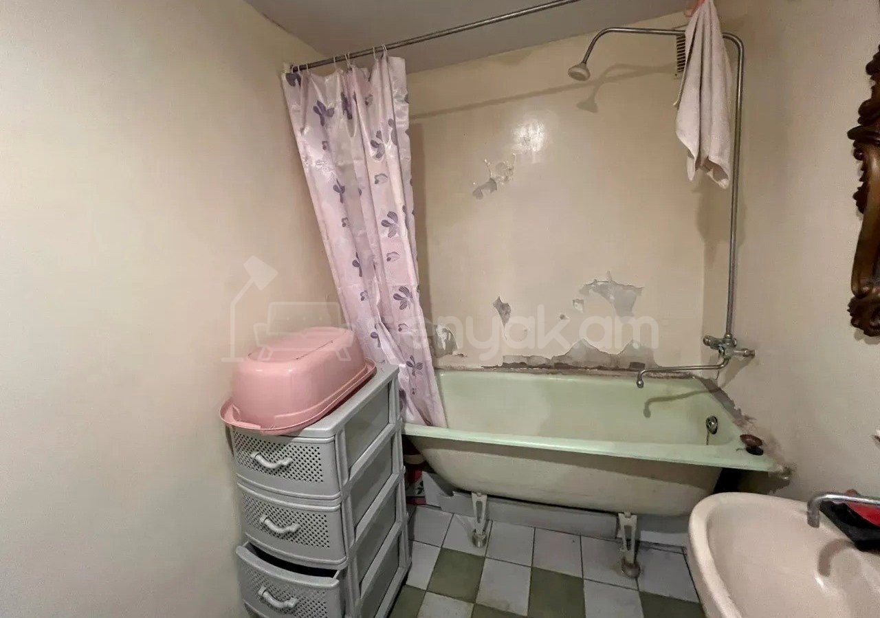 3 Սենյականոց Բնակարան, 84քմ, 11/14 հարկ, Պետական Վիճակում