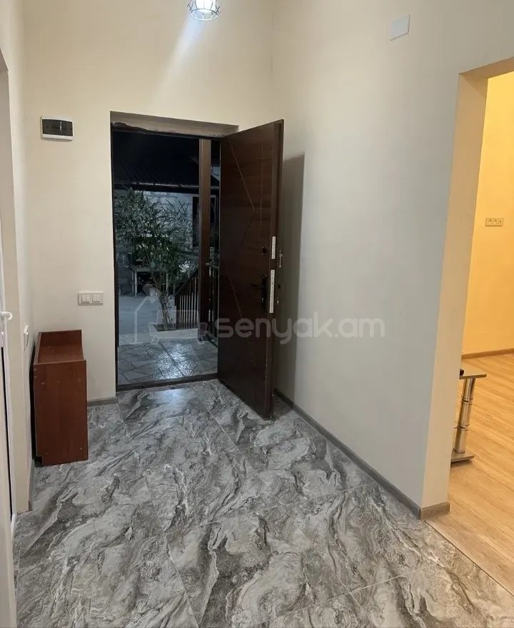 2 Սենյականոց Բնակարան Քարե Շենքում, 46քմ, 1/1 հարկ, Նորմալ Վիճակում, Կահավորված