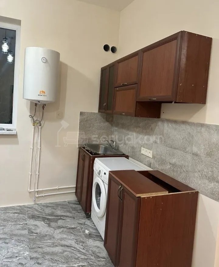 2 Սենյականոց Բնակարան Քարե Շենքում, 46քմ, 1/1 հարկ, Նորմալ Վիճակում, Կահավորված