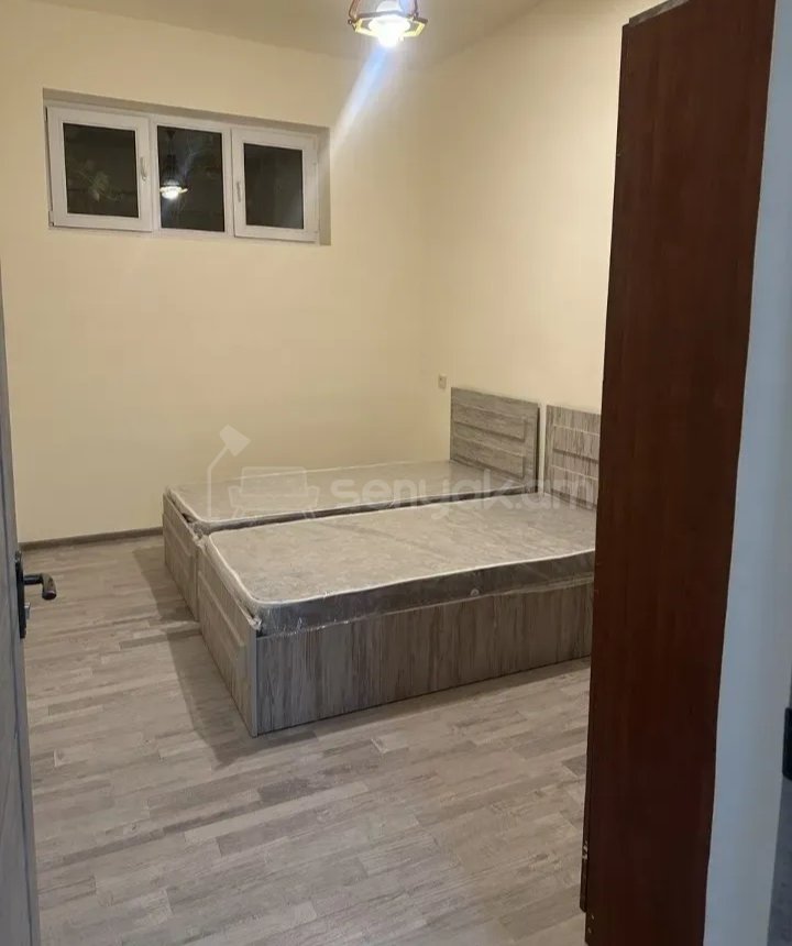 2 Սենյականոց Բնակարան Քարե Շենքում, 46քմ, 1/1 հարկ, Նորմալ Վիճակում, Կահավորված