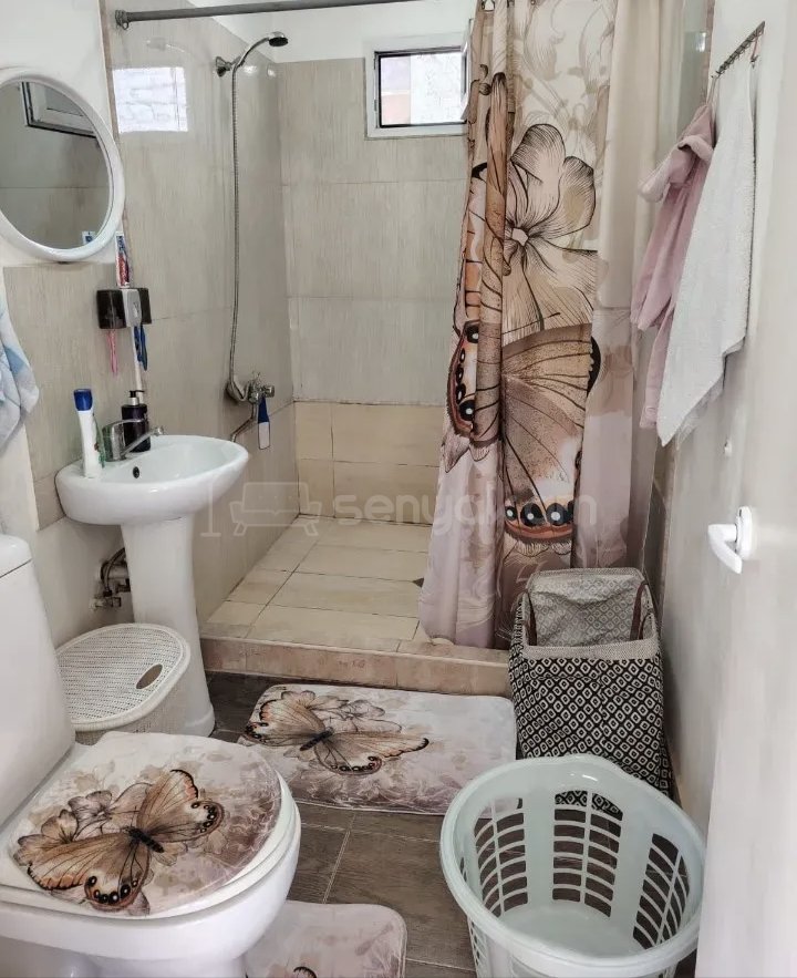 2 Սենյականոց Բնակարան Քարե Շենքում, 56քմ, 1/1 հարկ, Նորմալ Վիճակում, Կահավորված