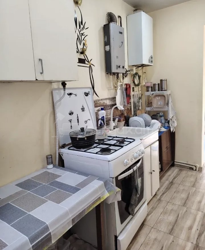 2 Սենյականոց Բնակարան Քարե Շենքում, 56քմ, 1/1 հարկ, Նորմալ Վիճակում, Կահավորված