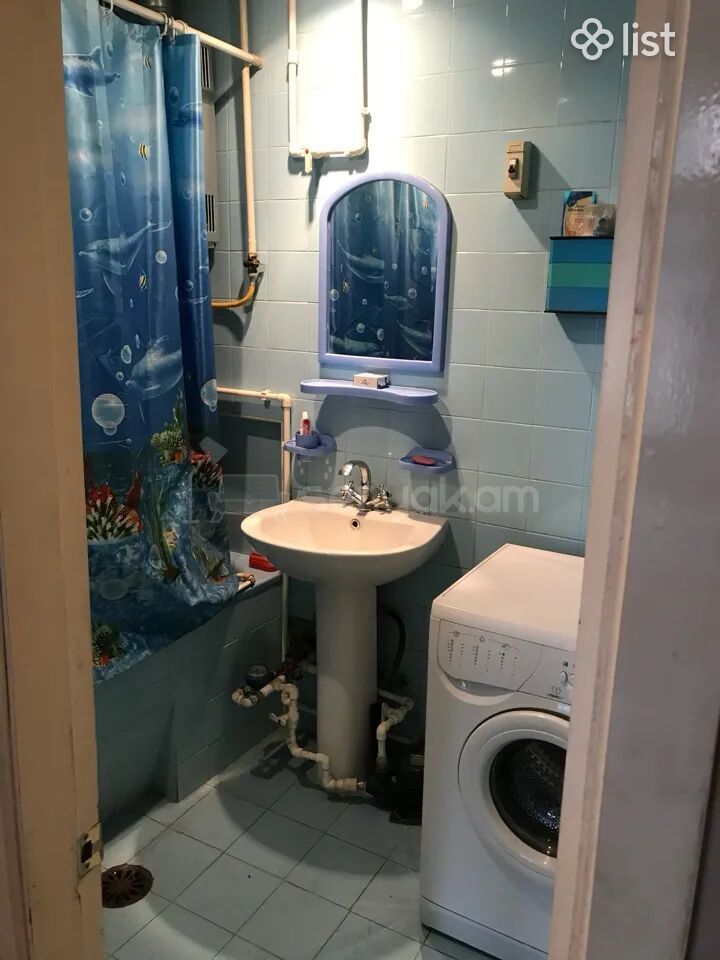 3 Սենյականոց Բնակարան Քարե Շենքում, 70քմ, 4/5 հարկ, Պետական Վիճակում