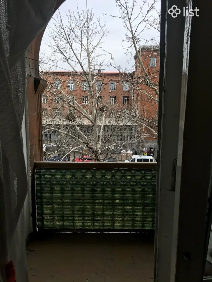 3 Սենյականոց Բնակարան Քարե Շենքում, 70քմ, 4/5 հարկ, Պետական Վիճակում