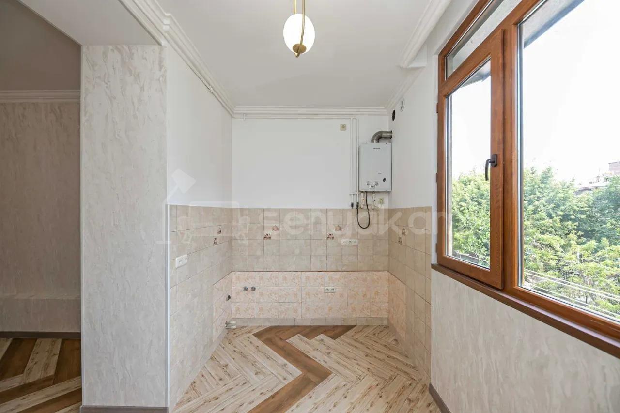 2 Սենյականոց Բնակարան Քարե Շենքում, 56քմ, 3/5 հարկ, Կապիտալ Վերանորոգված