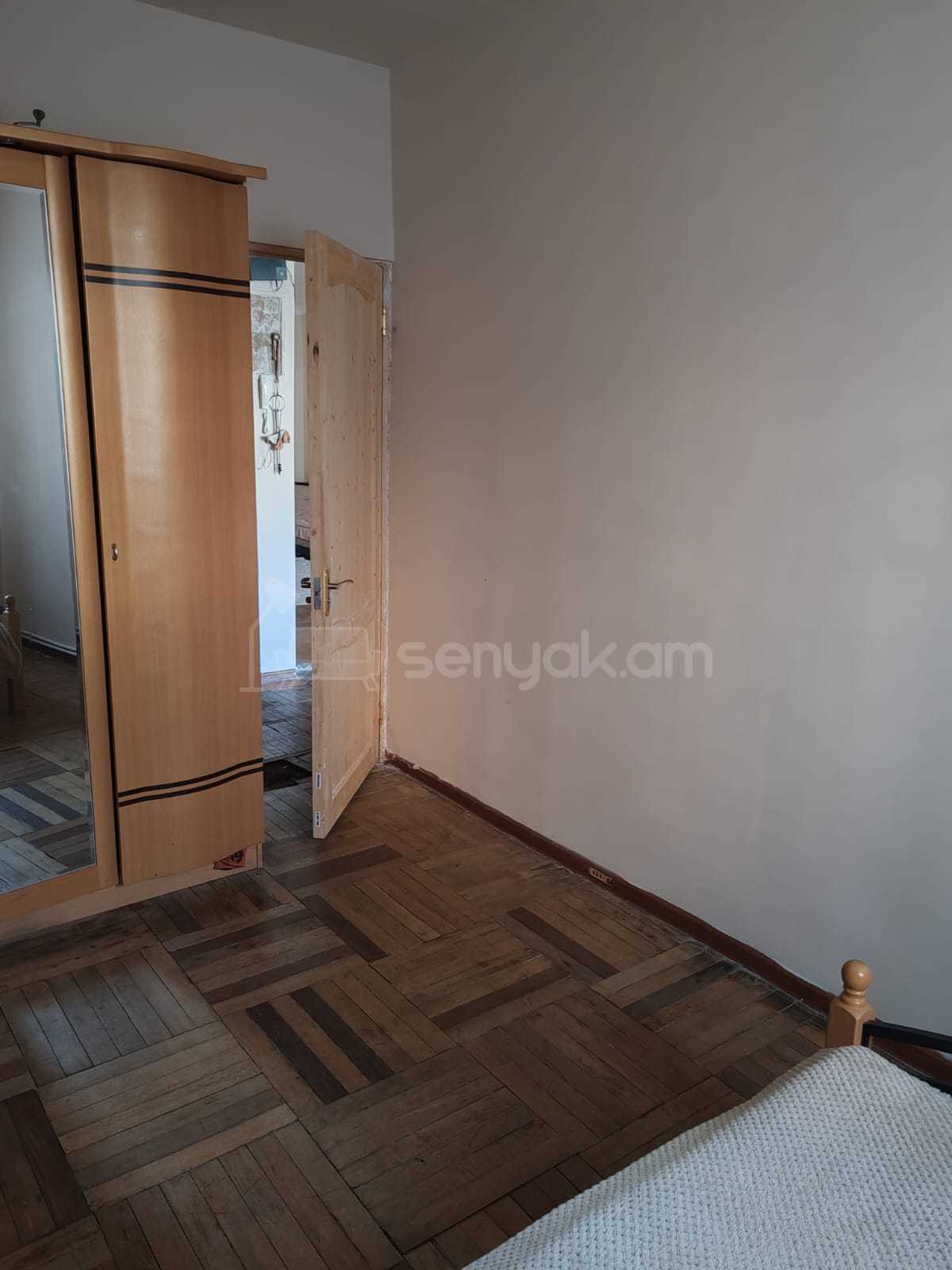 4 Սենյականոց Բնակարան Քարե Շենքում, 109քմ, 1/5 հարկ, Կապիտալ Վերանորոգված